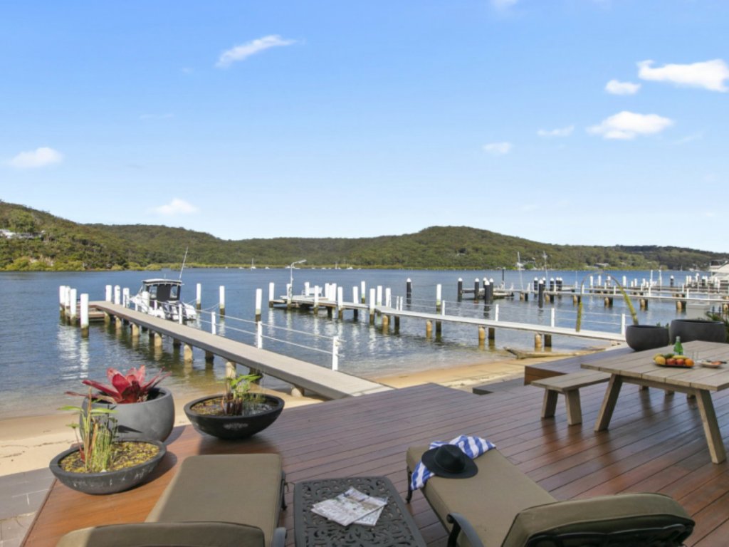 Riptides Booker Bay ettalong waterfront accommodation